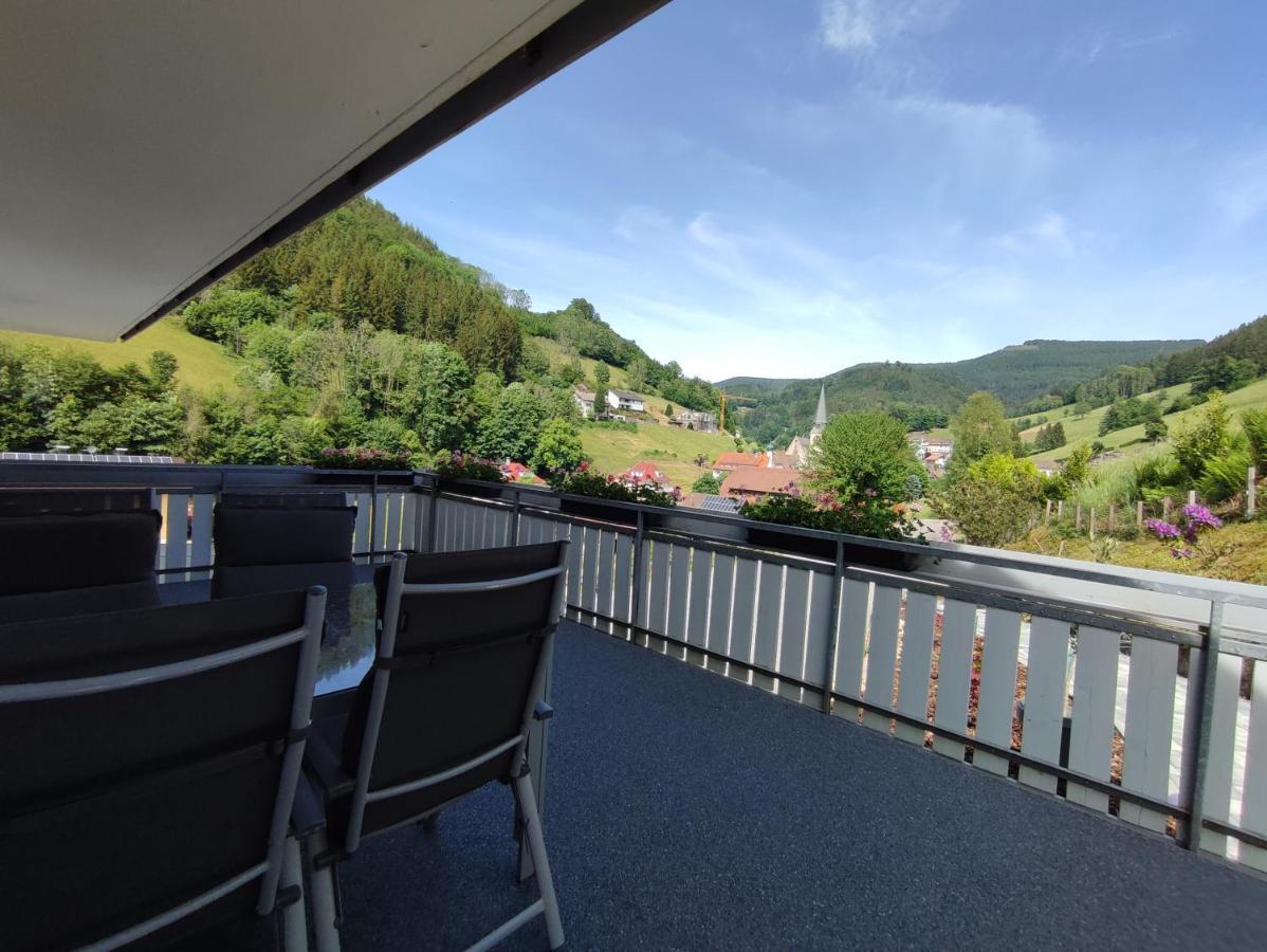 Steepleview House, Schwarzwaldblick Apartment - Spacious & Peaceful باد بيترستال غريسب المظهر الخارجي الصورة